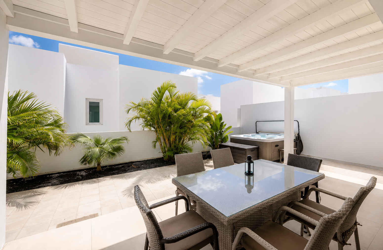 Outdoor dining terrace